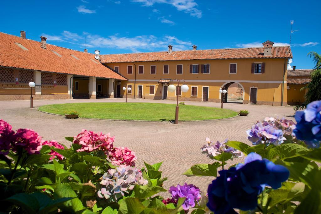 Borgo Zelata Aparthotel Bereguardo Exterior photo